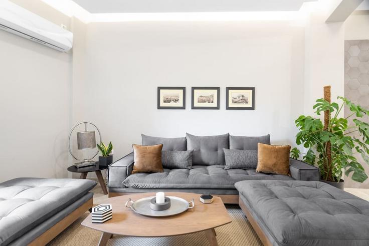 Central Athens, Athens 소재 Building Igglesi - thehomis - 1358951 유닛에 마련된, 현대적인 가구로 꾸며진 우아한 디자인의 거실