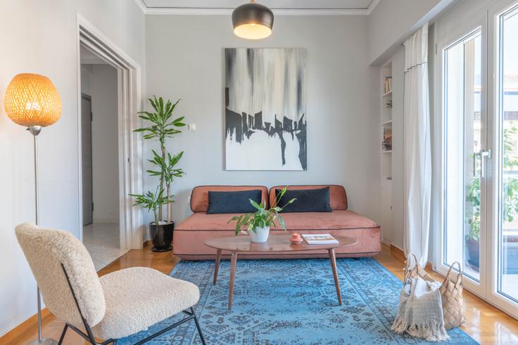 Central Athens, Athens 소재 Building Tsami Karatasou - thehomis - 1358790 유닛에 마련된, 현대적인 가구로 꾸며진 우아한 디자인의 거실