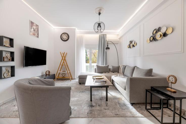 Salle de séjour élégante avec mobilier moderne dans un appartement à Building Konstantinoupoleos - thehomis - 1406836 à South Athens, Athens Salle de séjour élégante avec mobilier moderne dans un appartement à Building Konstantinoupoleos - thehomis - 1406836 à South Athens, Athens