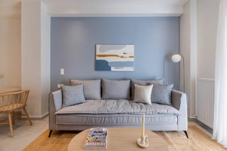 Elegant gestaltetes Wohnzimmer mit moderner Einrichtung in einer Wohnung im Building Veikou - thehomis - 1358867 in Central Athens, Athens Elegant gestaltetes Wohnzimmer mit moderner Einrichtung in einer Wohnung im Building Veikou - thehomis - 1358867 in Central Athens, Athens