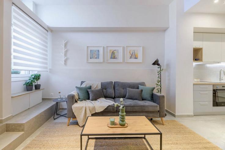 Central Athens, Athens에 위치한 Building Thessalonikis - thehomis - 1358871 유닛의 세련된 인테리어가 돋보이는 거실 Central Athens, Athens에 위치한 Building Thessalonikis - thehomis - 1358871 유닛의 세련된 인테리어가 돋보이는 거실