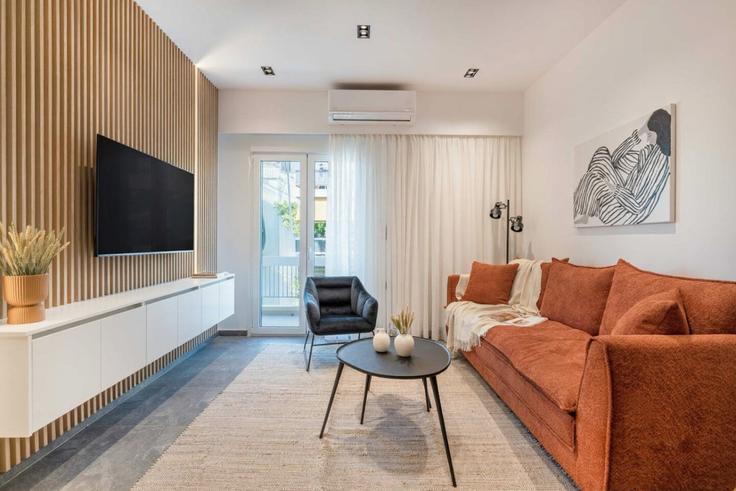 Sala de estar elegantemente projetada com móveis modernos em um apartamento no Building Sokratous - thehomis - 1406837 em South Athens, Athens Sala de estar elegantemente projetada com móveis modernos em um apartamento no Building Sokratous - thehomis - 1406837 em South Athens, Athens