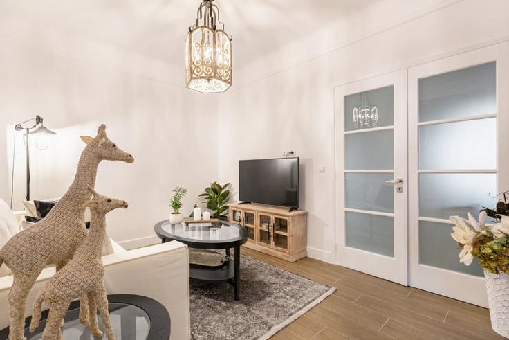 Athens Central AthensのBuilding Zacharitsa - thehomis - 1358905のアパートメントにある、モダンな家具を備えたエレガントなデザインのリビングルーム Athens Central AthensのBuilding Zacharitsa - thehomis - 1358905のアパートメントにある、モダンな家具を備えたエレガントなデザインのリビングルーム
