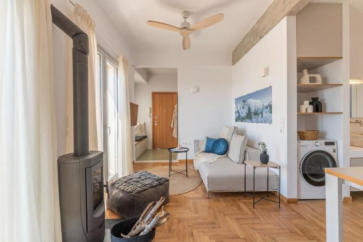 Salle de séjour élégante avec mobilier moderne dans un appartement à Building Mpeles - thehomis - 1358872 à Central Athens, Athens Salle de séjour élégante avec mobilier moderne dans un appartement à Building Mpeles - thehomis - 1358872 à Central Athens, Athens