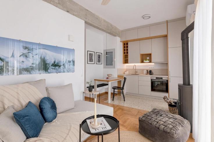 Central Athens, Athens에 위치한 Building Mpeles - thehomis - 1358872 유닛의 세련된 인테리어가 돋보이는 거실