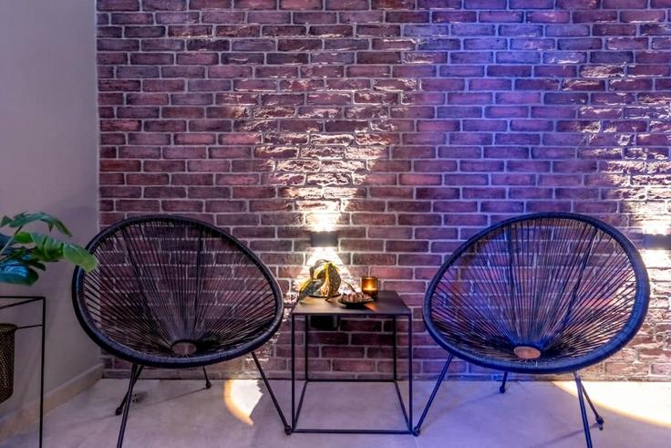 Building Stirieon - thehomis - 1358789 adresindeki bir dairede modern mobilyalarla zarif bir şekilde tasarlanmış oturma odası Central Athens, Athens