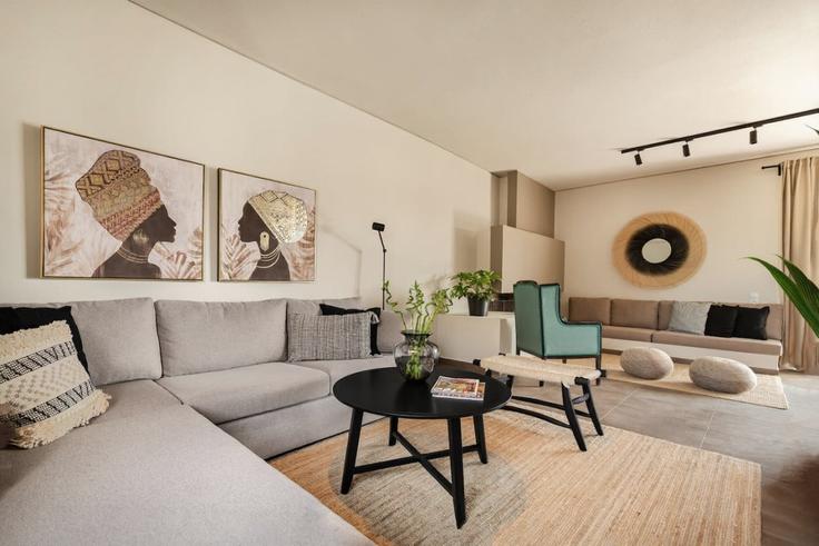 Salle de séjour élégante avec mobilier moderne dans un appartement à Building Vasilis - thehomis - 1358870 à Central Athens, Athens