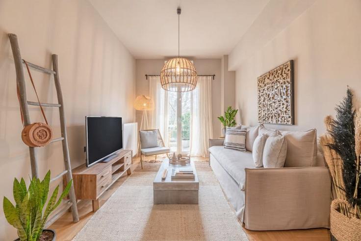 Athens Central AthensのBuilding Platia Christianoupoleos - thehomis - 1358844のアパートメントにある、モダンな家具を備えたエレガントなデザインのリビングルーム