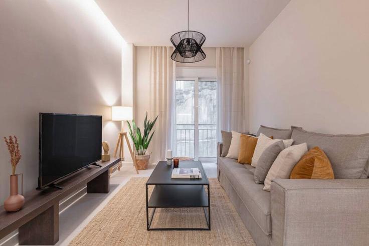 Building Stirieon - thehomis - 1358840 adresindeki bir dairede modern mobilyalarla zarif bir şekilde tasarlanmış oturma odası Central Athens, Athens