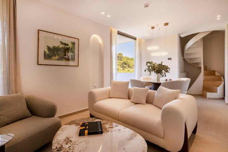 East Athens, Athens에 위치한 Building Αυγής - thehostmaster - 1587599 유닛의 세련된 인테리어가 돋보이는 거실