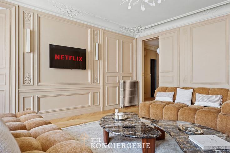 8th arrondissement, Paris에 위치한 Building Rue Quentin Bauchart - thekonciergerie - 1524595 유닛의 세련된 인테리어가 돋보이는 거실