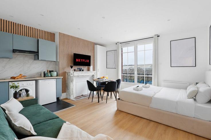 Salle de séjour élégante avec mobilier moderne dans un appartement à Building Boulevard Kellermann - thekonciergerie - 1597001 à 13th arrondissement, Paris Salle de séjour élégante avec mobilier moderne dans un appartement à Building Boulevard Kellermann - thekonciergerie - 1597001 à 13th arrondissement, Paris
