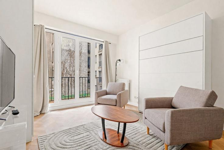 Elegante sala de estar con mobiliario moderno en un apartamento en Building Villa de la Faisanderie - thekonciergerie - 1641538 en 16th arrondissement, Paris