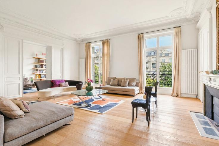 Elegant gestaltetes Wohnzimmer mit moderner Einrichtung in einer Wohnung im Building Avenue Georges Mandel - thekonciergerie - 1588941 in 16th arrondissement, Paris Elegant gestaltetes Wohnzimmer mit moderner Einrichtung in einer Wohnung im Building Avenue Georges Mandel - thekonciergerie - 1588941 in 16th arrondissement, Paris