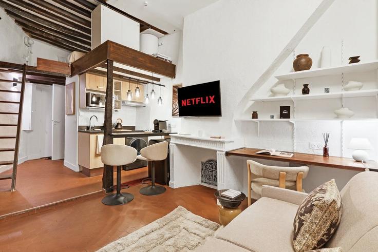 Salle de séjour élégante avec mobilier moderne dans un appartement à Building Rue des Vertus - thekonciergerie - 1378916 à 3rd arrondissement, Paris