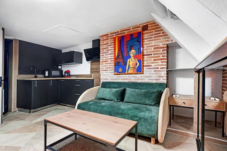 Sala de estar elegantemente projetada com móveis modernos em um apartamento no Building Rue Saint-Fiacre - thekonciergerie - 1252914 - PAR em 2nd arrondissement, Paris Sala de estar elegantemente projetada com móveis modernos em um apartamento no Building Rue Saint-Fiacre - thekonciergerie - 1252914 - PAR em 2nd arrondissement, Paris