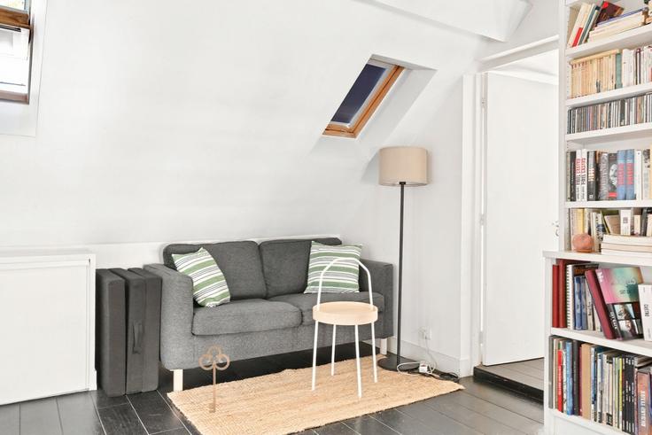 Paris 14th arrondissementのBuilding Rue Daguerre - thekonciergerie - 1587870のアパートメントにある、モダンな家具を備えたエレガントなデザインのリビングルーム