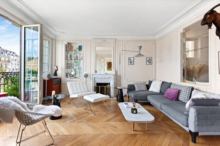 Paris 16th arrondissementのBuilding Avenue de Versailles - thekonciergerie - 1524593のアパートメントにある、モダンな家具を備えたエレガントなデザインのリビングルーム