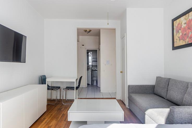 Manhattan, New York에 위치한 Building East 80th Street - thelocalstay - 1032025 - NYC 유닛의 세련된 인테리어가 돋보이는 거실