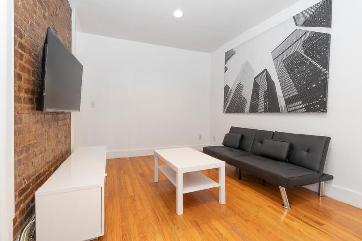 Manhattan, New York에 위치한 Building East 93rd Street - thelocalstay - 1032047 - NYC 유닛의 세련된 인테리어가 돋보이는 거실 Manhattan, New York에 위치한 Building East 93rd Street - thelocalstay - 1032047 - NYC 유닛의 세련된 인테리어가 돋보이는 거실