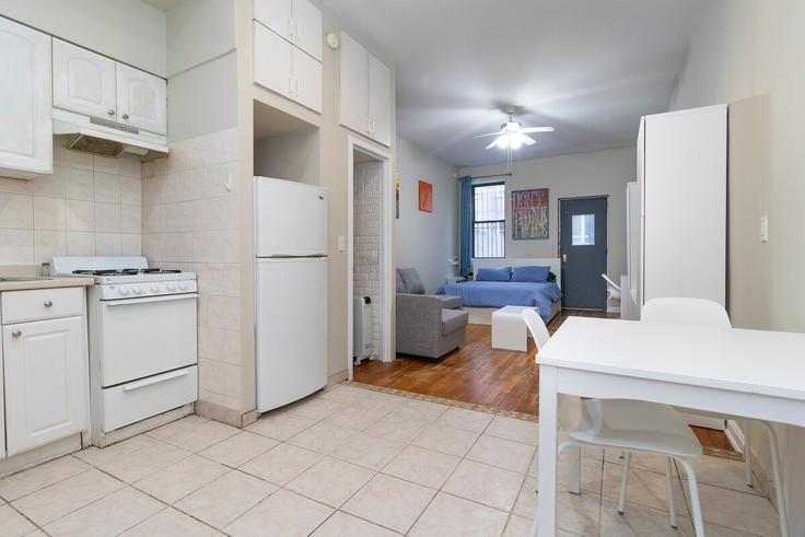 Manhattan, New York에 위치한 Building East 81st Street - thelocalstay - 1060730 - NYC 유닛의 세련된 인테리어가 돋보이는 거실