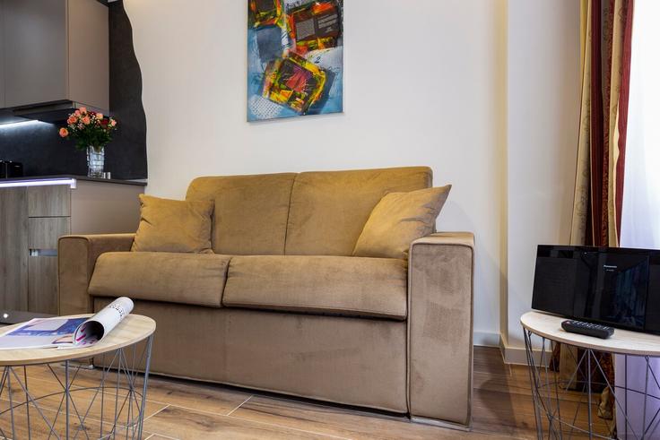 Elegant gestaltetes Wohnzimmer mit moderner Einrichtung in einer Wohnung im Building Rue Glesener - thequeenluxuryapartments - 1045278 - LUX in Luxembourg, Luxembourg Elegant gestaltetes Wohnzimmer mit moderner Einrichtung in einer Wohnung im Building Rue Glesener - thequeenluxuryapartments - 1045278 - LUX in Luxembourg, Luxembourg