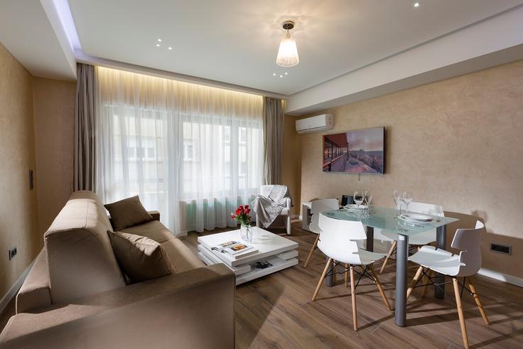 Salle de séjour élégante avec mobilier moderne dans un appartement à Building Avenue de la Liberté - thequeenluxuryapartments - 1045306 à Luxembourg, Luxembourg Salle de séjour élégante avec mobilier moderne dans un appartement à Building Avenue de la Liberté - thequeenluxuryapartments - 1045306 à Luxembourg, Luxembourg