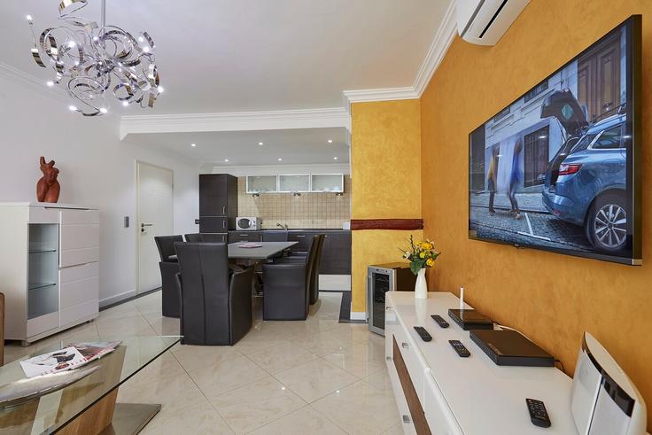 Building Avenue de la Liberté - thequeenluxuryapartments - 1045303 - LUX adresindeki bir dairede modern mobilyalarla zarif bir şekilde tasarlanmış oturma odası Luxembourg, Luxembourg Building Avenue de la Liberté - thequeenluxuryapartments - 1045303 - LUX adresindeki bir dairede modern mobilyalarla zarif bir şekilde tasarlanmış oturma odası Luxembourg, Luxembourg