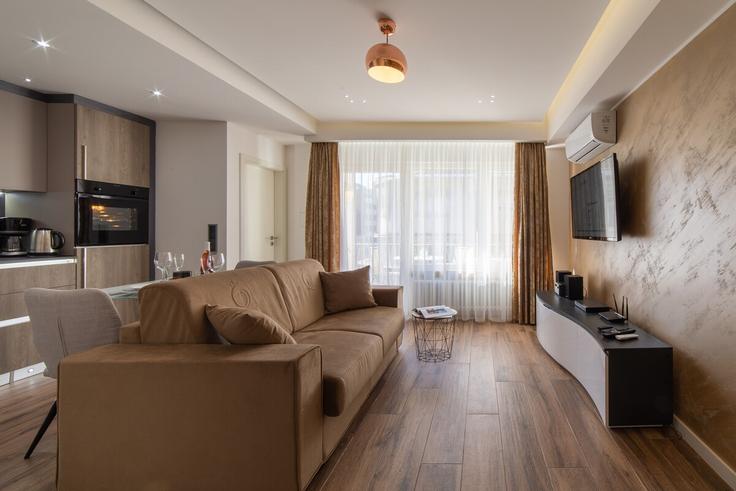 Building Avenue de la Liberté - thequeenluxuryapartments - 1045271 adresindeki bir dairede modern mobilyalarla zarif bir şekilde tasarlanmış oturma odası Luxembourg, Luxembourg Building Avenue de la Liberté - thequeenluxuryapartments - 1045271 adresindeki bir dairede modern mobilyalarla zarif bir şekilde tasarlanmış oturma odası Luxembourg, Luxembourg