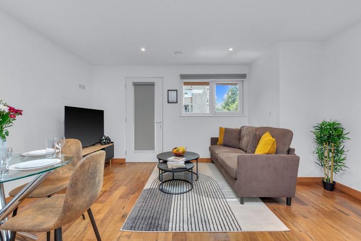 Salle de séjour élégante avec mobilier moderne dans un appartement à Building Hackney Road - thesquare-serviced-apartments - 1271967 - LON à London Borough of Tower Hamlets, London Salle de séjour élégante avec mobilier moderne dans un appartement à Building Hackney Road - thesquare-serviced-apartments - 1271967 - LON à London Borough of Tower Hamlets, London