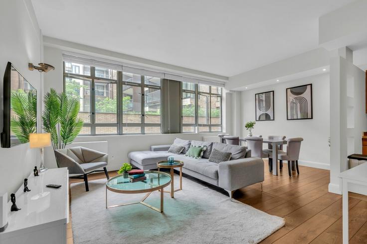 London London Borough of IslingtonのBuilding City Road - thesquare-serviced-apartments - 1271959 - LONのアパートメントにある、モダンな家具を備えたエレガントなデザインのリビングルーム