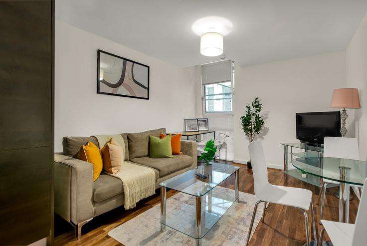 London Borough of Islington, London에 위치한 Building Chiswell Street - thesquare-serviced-apartments - 1328496 유닛의 세련된 인테리어가 돋보이는 거실