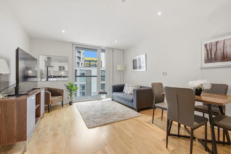 Salle de séjour élégante avec mobilier moderne dans un appartement à Building Lanterns Way - thesquare-serviced-apartments - 1609796 à London Borough of Tower Hamlets, London Salle de séjour élégante avec mobilier moderne dans un appartement à Building Lanterns Way - thesquare-serviced-apartments - 1609796 à London Borough of Tower Hamlets, London