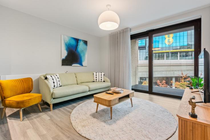 London Borough of Brent, Wembley에 위치한 Building Pacific Crescent - thesquare-serviced-apartments - 1271887 - LON 유닛의 세련된 인테리어가 돋보이는 거실