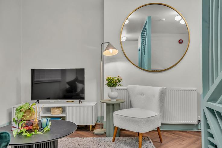 Royal Borough of Kensington and Chelsea, London에 위치한 Building Eardley Crescent - thesquare-serviced-apartments - 1271956 - LON 유닛의 세련된 인테리어가 돋보이는 거실 Royal Borough of Kensington and Chelsea, London에 위치한 Building Eardley Crescent - thesquare-serviced-apartments - 1271956 - LON 유닛의 세련된 인테리어가 돋보이는 거실