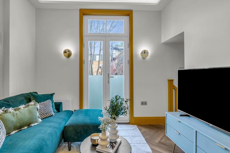 Building Overstone Road - thesquare-serviced-apartments - 1271970 - LON adresindeki bir dairede modern mobilyalarla zarif bir şekilde tasarlanmış oturma odası London Borough of Hammersmith and Fulham, London Building Overstone Road - thesquare-serviced-apartments - 1271970 - LON adresindeki bir dairede modern mobilyalarla zarif bir şekilde tasarlanmış oturma odası London Borough of Hammersmith and Fulham, London