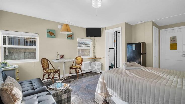 Elegante sala de estar con mobiliario moderno en un apartamento en Building East Shore Drive - thetampavacationcollection - 1269759 - TPA en Clearwater, Clearwater