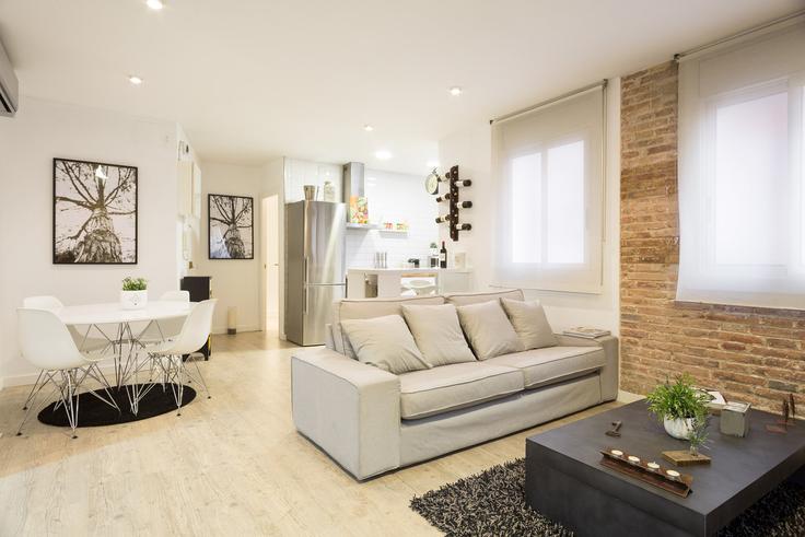 Elegante sala de estar con mobiliario moderno en un apartamento en Building Carrer de Galileu - thewhiteflatsbcn - 1470206 en Les Corts, Barcelona Elegante sala de estar con mobiliario moderno en un apartamento en Building Carrer de Galileu - thewhiteflatsbcn - 1470206 en Les Corts, Barcelona