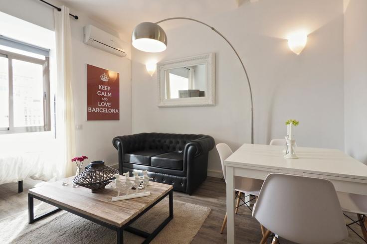 Salle de séjour élégante avec mobilier moderne dans un appartement à Building Carrer del Comte Borrell - thewhiteflatsbcn - 1470202 à Eixample, Barcelona Salle de séjour élégante avec mobilier moderne dans un appartement à Building Carrer del Comte Borrell - thewhiteflatsbcn - 1470202 à Eixample, Barcelona