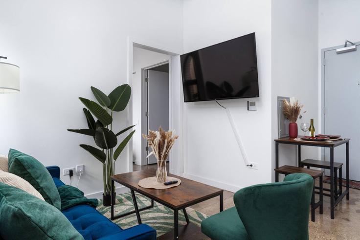 Elegante sala de estar con mobiliario moderno en un apartamento en Building West Lawrence Avenue - titboventuresllc - 1058520 - CHI en Chicago, Chicago Elegante sala de estar con mobiliario moderno en un apartamento en Building West Lawrence Avenue - titboventuresllc - 1058520 - CHI en Chicago, Chicago