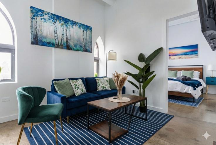 Elegant gestaltetes Wohnzimmer mit moderner Einrichtung in einer Wohnung im Building West Lawrence Avenue - titboventuresllc - 1058520 - CHI in Chicago, Chicago Elegant gestaltetes Wohnzimmer mit moderner Einrichtung in einer Wohnung im Building West Lawrence Avenue - titboventuresllc - 1058520 - CHI in Chicago, Chicago