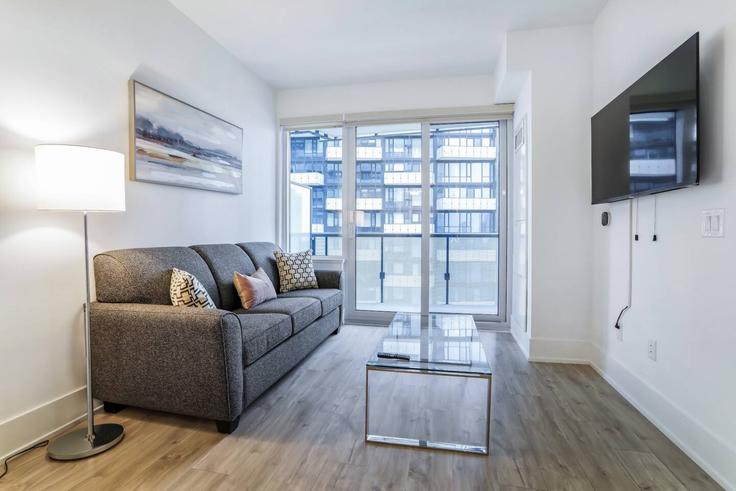 Salle de séjour élégante avec mobilier moderne dans un appartement à Building Front Street West - to-stays-inc - 1471493 à Old Toronto, Toronto Salle de séjour élégante avec mobilier moderne dans un appartement à Building Front Street West - to-stays-inc - 1471493 à Old Toronto, Toronto