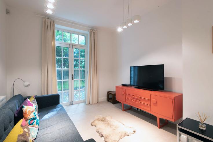Elegant gestaltetes Wohnzimmer mit moderner Einrichtung in einer Wohnung im Building Grove House Drive - toast-stays - 1695767 in Durham, Durham Elegant gestaltetes Wohnzimmer mit moderner Einrichtung in einer Wohnung im Building Grove House Drive - toast-stays - 1695767 in Durham, Durham