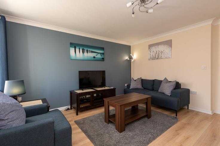 Sala de estar elegantemente projetada com móveis modernos em um apartamento no Building Lyme Park - toast-stays - 1695778 em Stockton-on-Tees, Stockton-on-Tees
