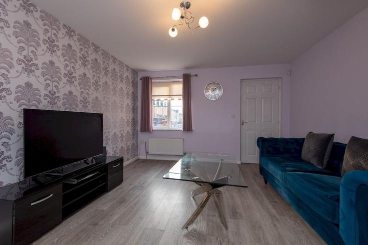 Sala de estar elegantemente projetada com móveis modernos em um apartamento no Building Watson Park - toast-stays - 1695773 em Spennymoor, Spennymoor