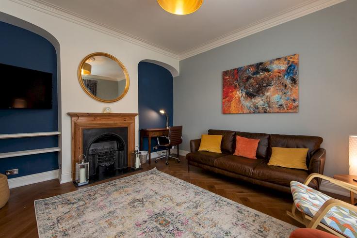 Elegant gestaltetes Wohnzimmer mit moderner Einrichtung in einer Wohnung im Building Crossgate - toast-stays - 1695780 in Durham, Durham Elegant gestaltetes Wohnzimmer mit moderner Einrichtung in einer Wohnung im Building Crossgate - toast-stays - 1695780 in Durham, Durham