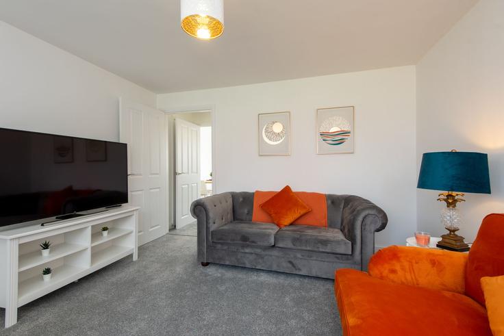 Sala de estar elegantemente projetada com móveis modernos em um apartamento no Building Bell Road - toast-stays - 1695791 em Spennymoor, Spennymoor