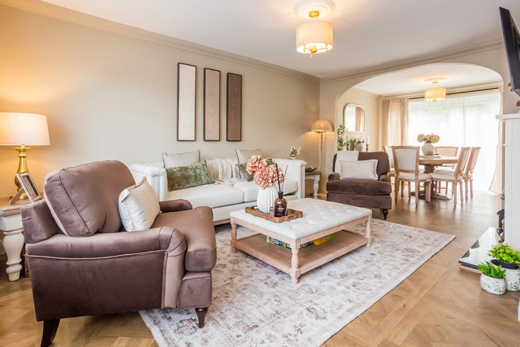 Salle de séjour élégante avec mobilier moderne dans un appartement à Building The Links - toast-stays - 1695814 à Durham, Durham