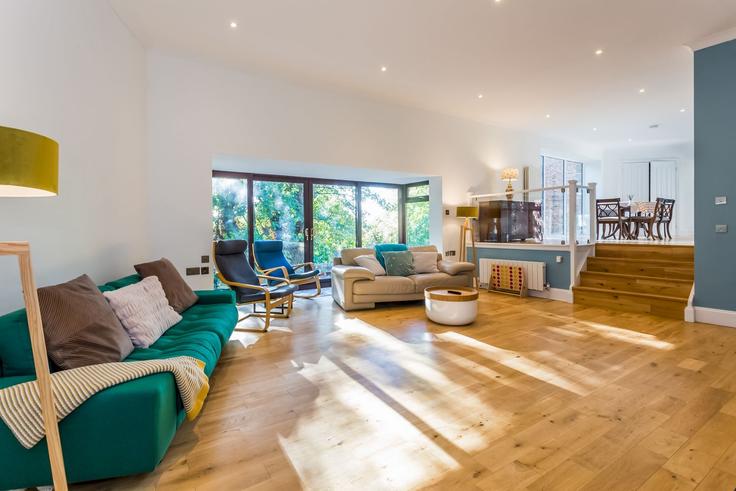 Elegant gestaltetes Wohnzimmer mit moderner Einrichtung in einer Wohnung im Building Gilesgate - toast-stays - 1695829 in Durham, Durham Elegant gestaltetes Wohnzimmer mit moderner Einrichtung in einer Wohnung im Building Gilesgate - toast-stays - 1695829 in Durham, Durham