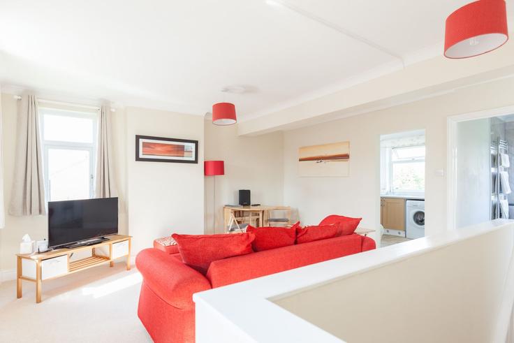 Ipswich IpswichのBuilding Cauldwell Avenue - toothbrush-apartments - 1328446のアパートメントにある、モダンな家具を備えたエレガントなデザインのリビングルーム Ipswich IpswichのBuilding Cauldwell Avenue - toothbrush-apartments - 1328446のアパートメントにある、モダンな家具を備えたエレガントなデザインのリビングルーム